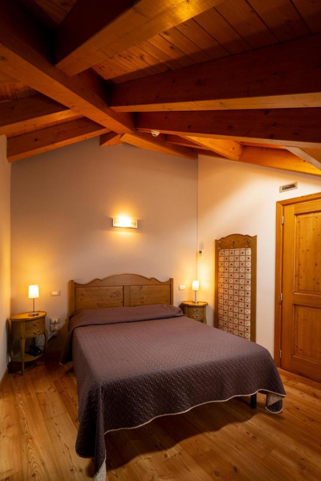 Albergo Parigi Arsie Экстерьер фото
